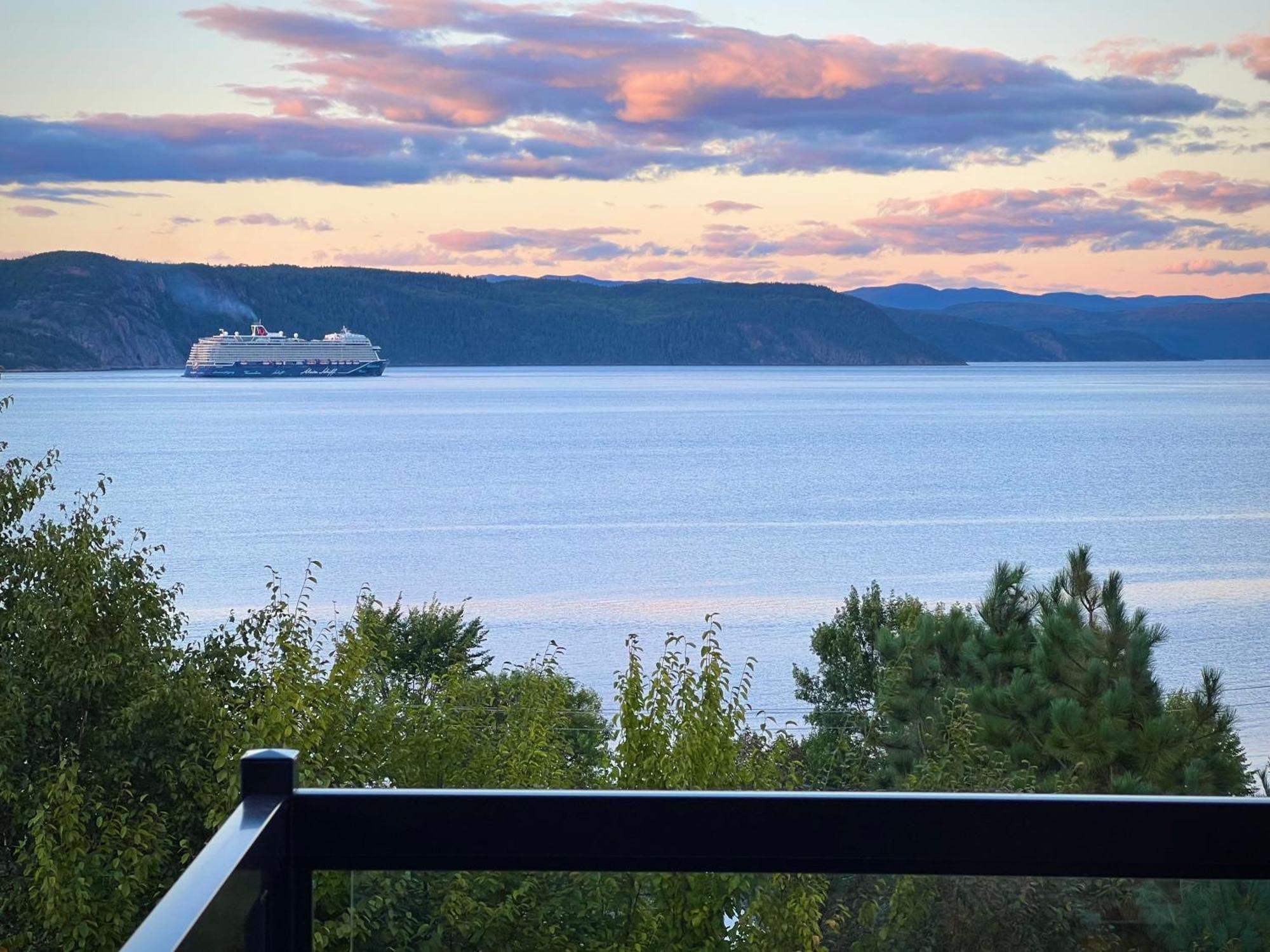 Magical Loft : Breathtaking View & Cozy Fireplace Chicoutimi Eksteriør bilde